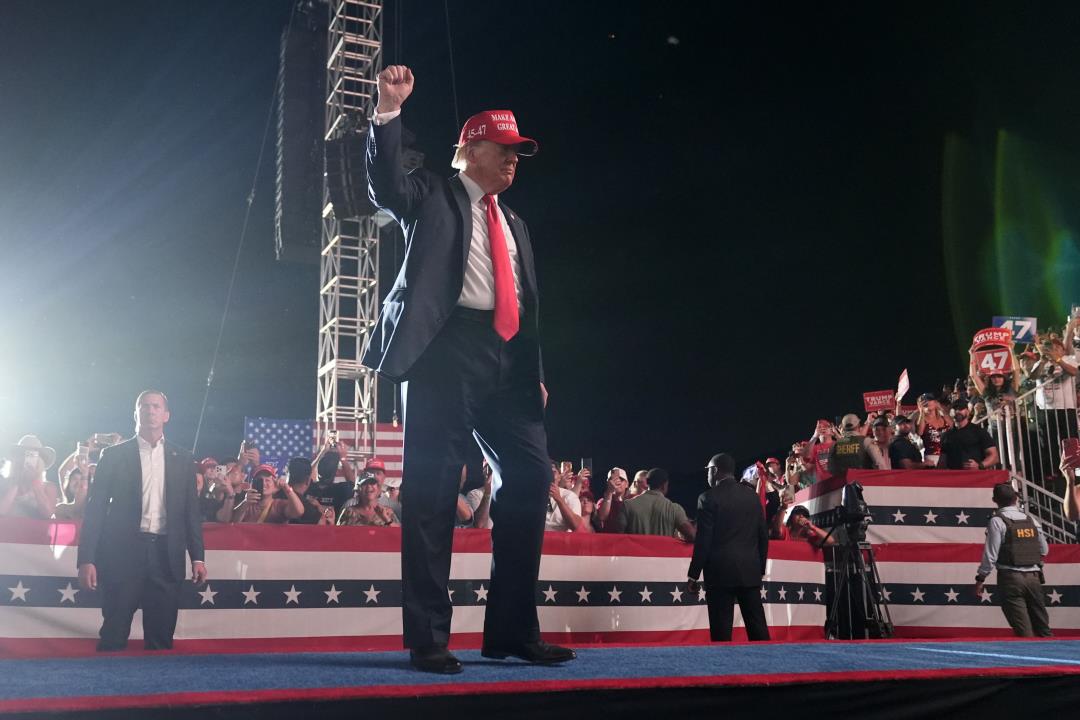 Man With Loaded Gun Arrested at Trump Rally Checkpoint