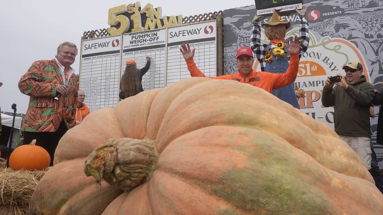 Pumpkin weighing 2,471 pounds wins 51st World Championship