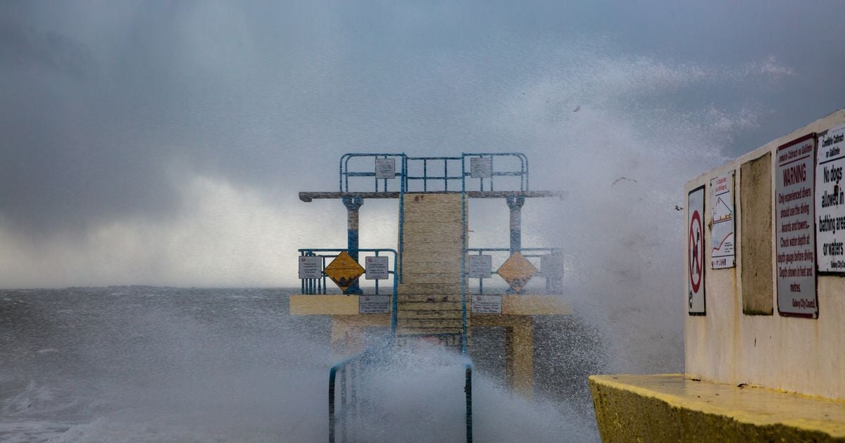 Storm Ashley: Status Yellow and Orange weather warnings issued by Met Eireann