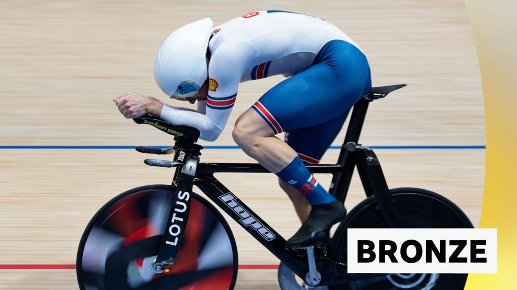 GB's Truman wins bronze in men's 1km time trial