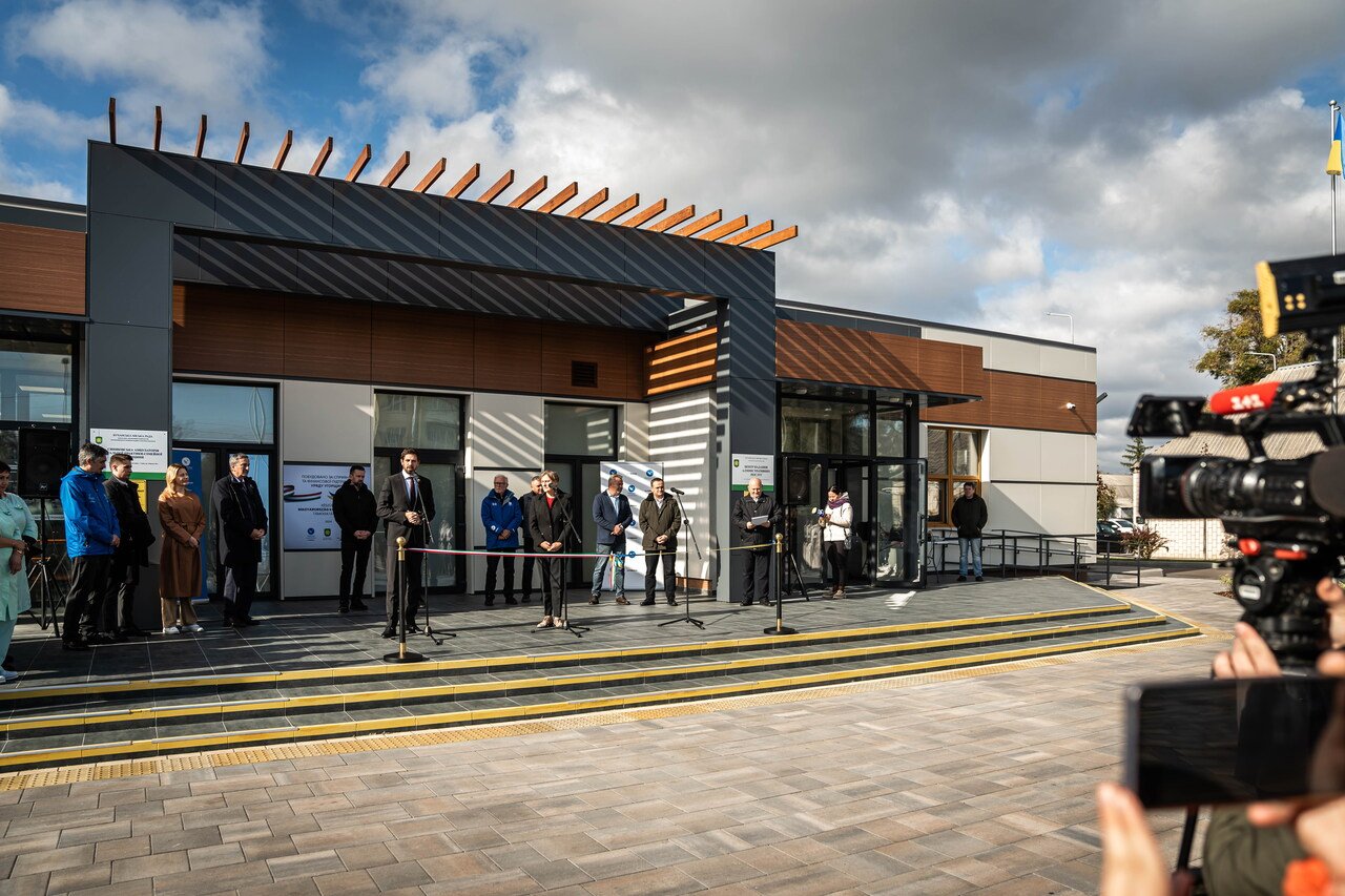 PHOTO: Civic centre with clinic and post office built in Ukraine with Hungarian support