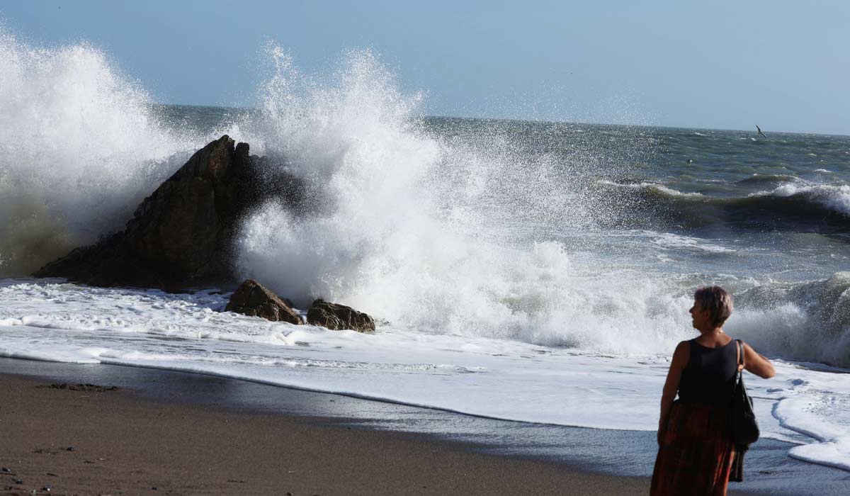 145km/hr winds recorded and trampolines sent flying as Storm Ashley hits