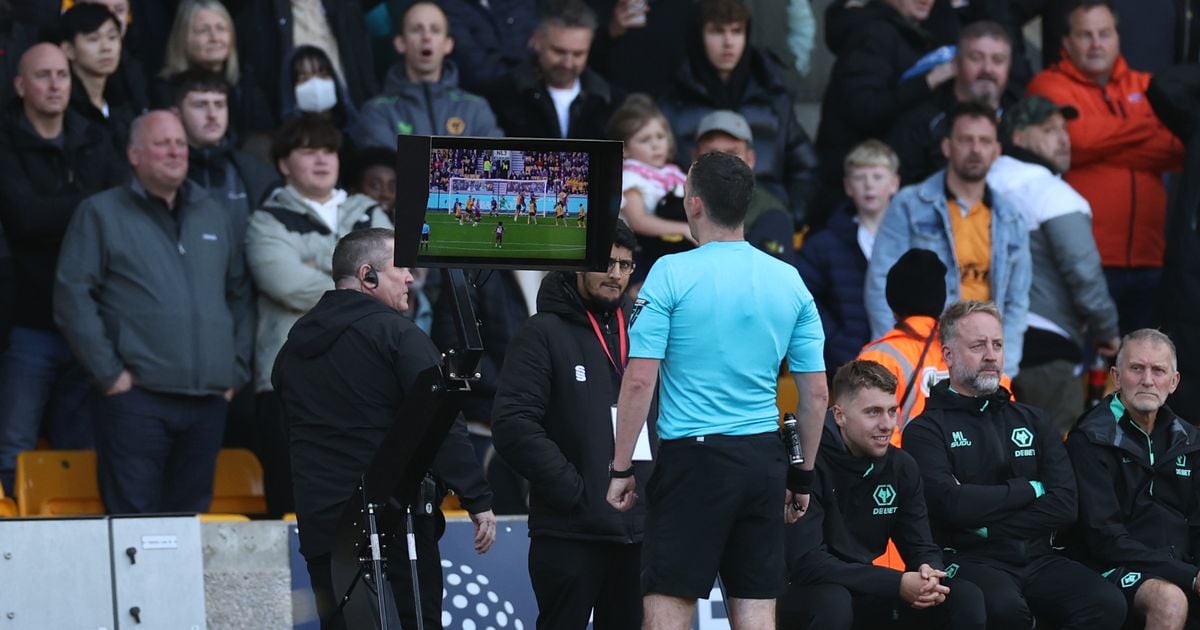 Eamon Dunphy column: Bad call at Molineux could have a major impact on top and bottom in PL