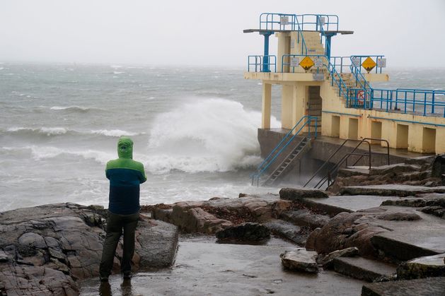 Storm Ashley: Yellow wind warning remains in place as 53,000 homes without power; number of flights cancelled