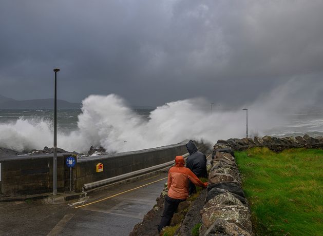 Storm Ashley aftermath: Number of flights cancelled at Dublin Airport today, ESB crews work to restore power to over 16,000 homes