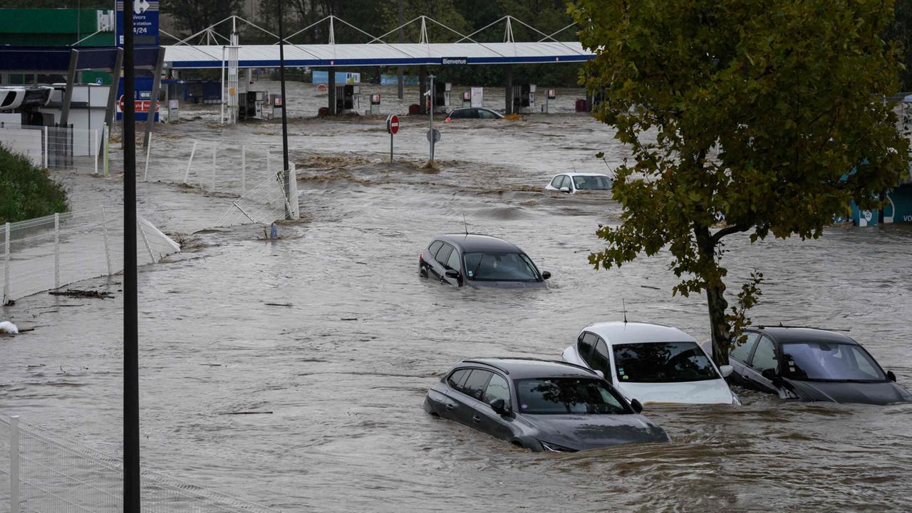 Ein Toter bei heftigen Unwettern in Frankreich