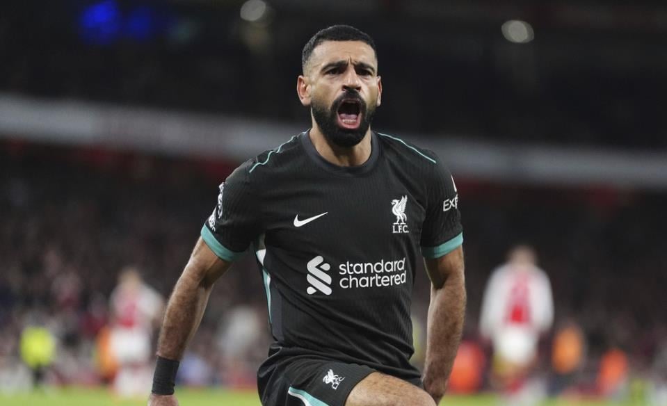 Liverpool fight back for draw at Arsenal after Man United lose again to pile pressure on Ten Hag