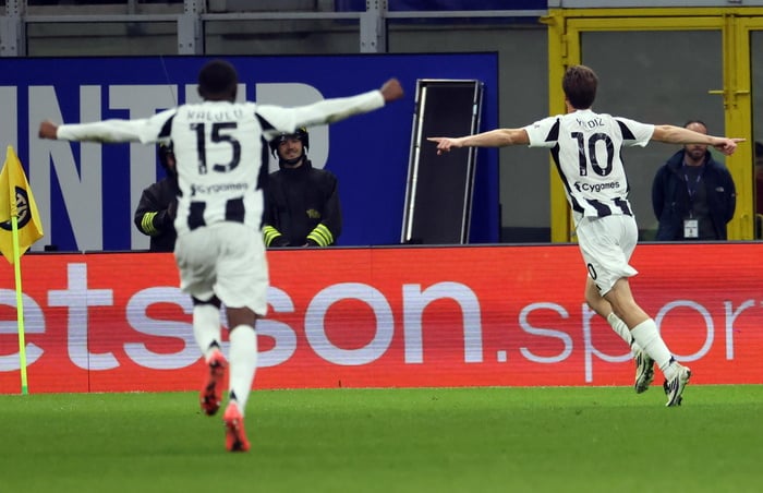 Juventus remain unbeaten after 4-4 draw against Inter