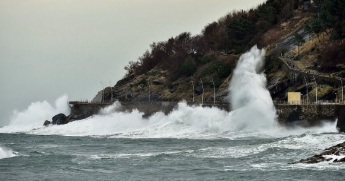 Spain slaps UK tourists with rare 'amber' warning over 'persistent' problem