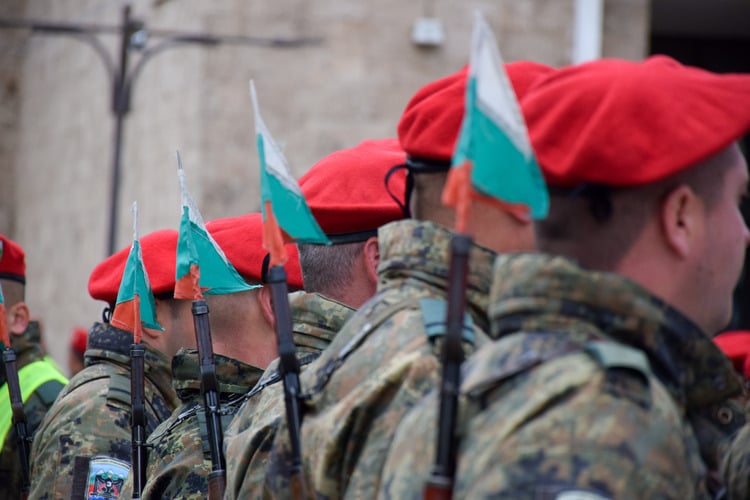 Photo Exhibition Dedicated to Bulgarian Land Forces to Be Displayed Across Country