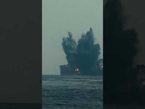 Houthis fire missile at oil tanker in Yemen&#39;s Red Sea