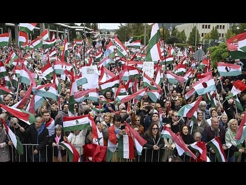 Hungarians demand greater press freedom outside office of &#39;propaganda factory&#39; MTVA