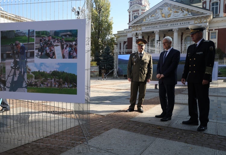 Photo Exhibition Marks Day of Bulgarian Land Forces