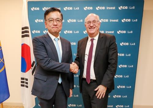 S. Korea, IDB vow to boost cooperation on development projects for Latin America