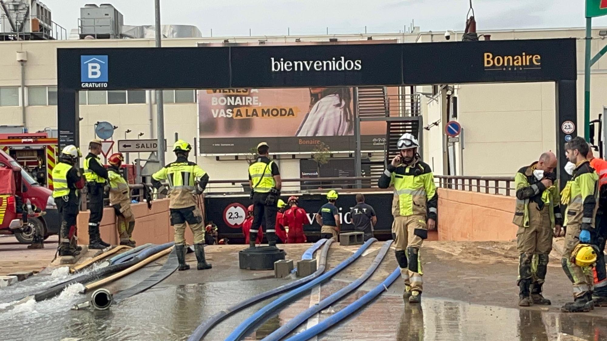 Spanish army searches for bodies in Valencia shopping centre car park after it was filled with 200 million litres of water during deadly floods