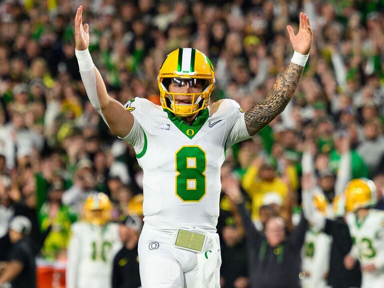 CFP Rankings: Oregon claims top spot in initial release