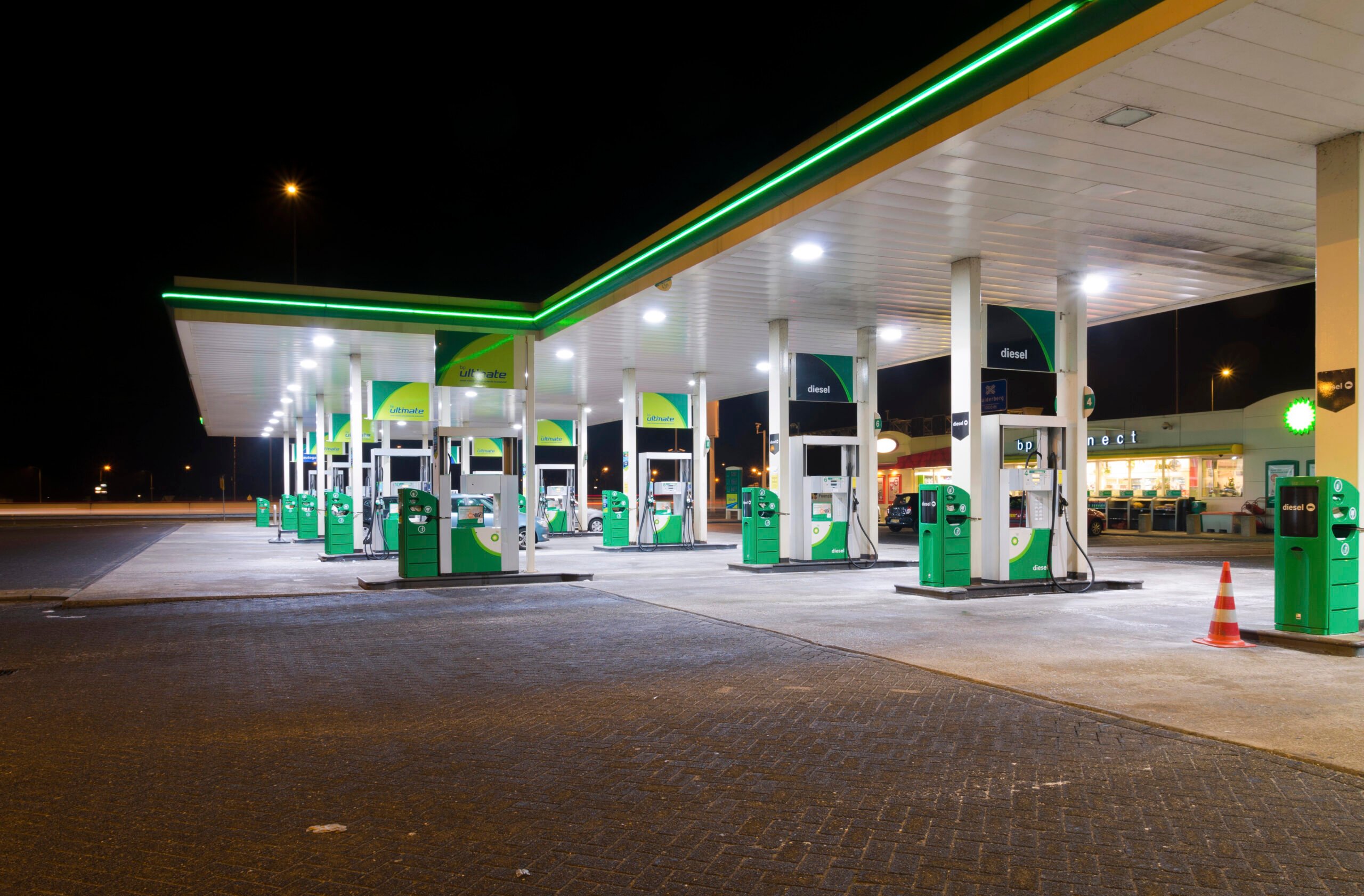 BP to sell all its 310 Dutch petrol stations in one job lot