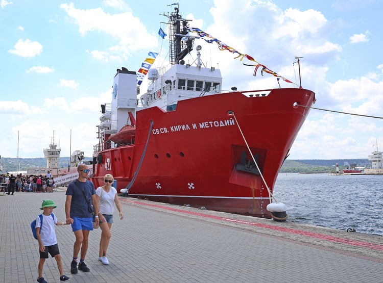 Naval Research Vessel RSV 421 Poised to Set Sail for Antarctica