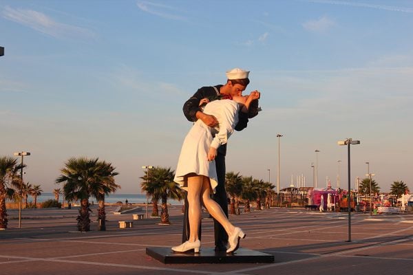 'Embracing Peace' in Civitavecchia, Italy