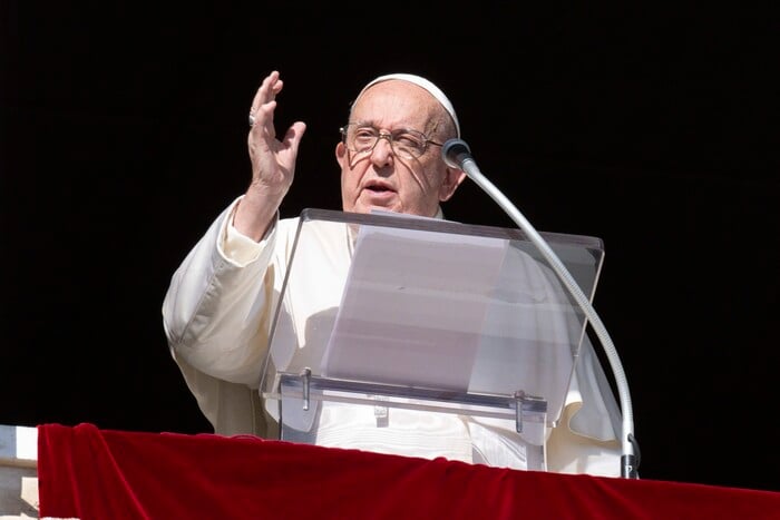 Learn from Italian Constitution's repudiation of war says pope