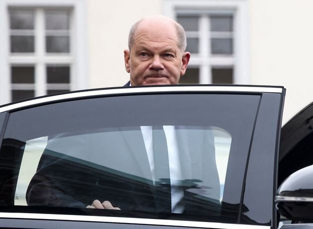 Pressure on Olaf Scholz to call new election after collapse of coalition in Germany