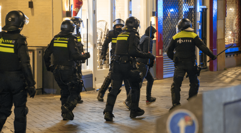 At least 5 hospitalized, 62 arrested in attacks on Israeli football fans in Amsterdam