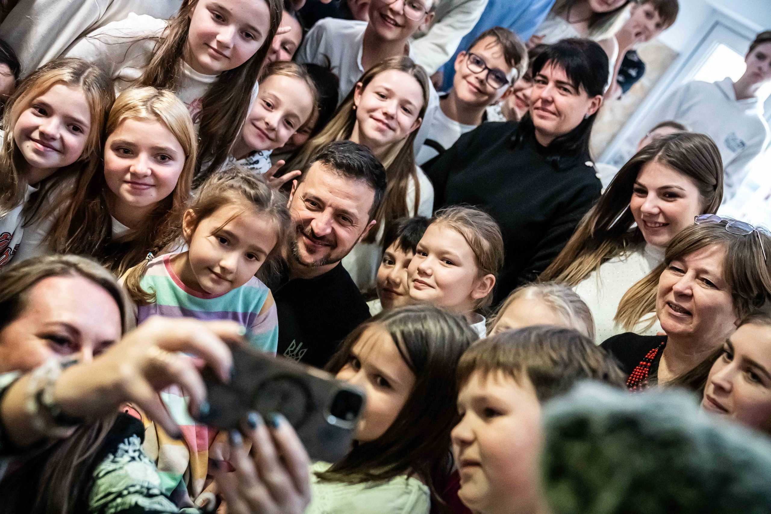 Volodymyr Zelenskyy Visits Hungarian-Ukrainian School in Budapest