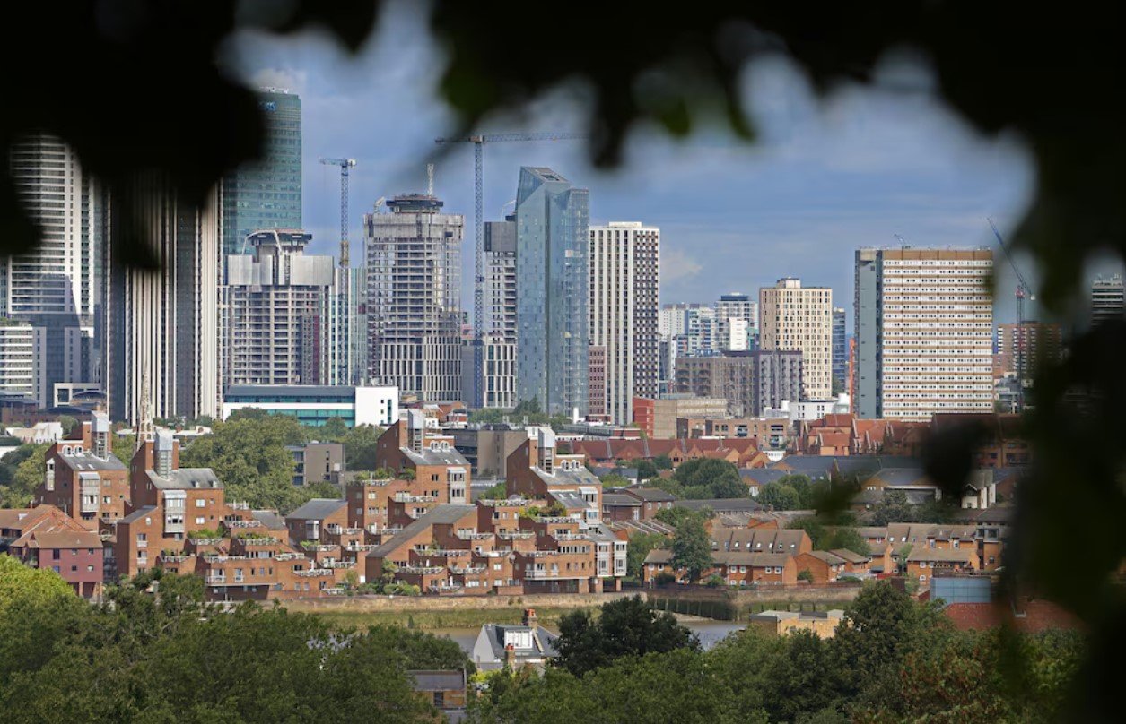 UK house prices reach record high