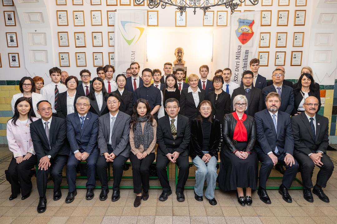 PHOTOS: Chinese mini library inaugurated, China very proud on Szeged BYD plant