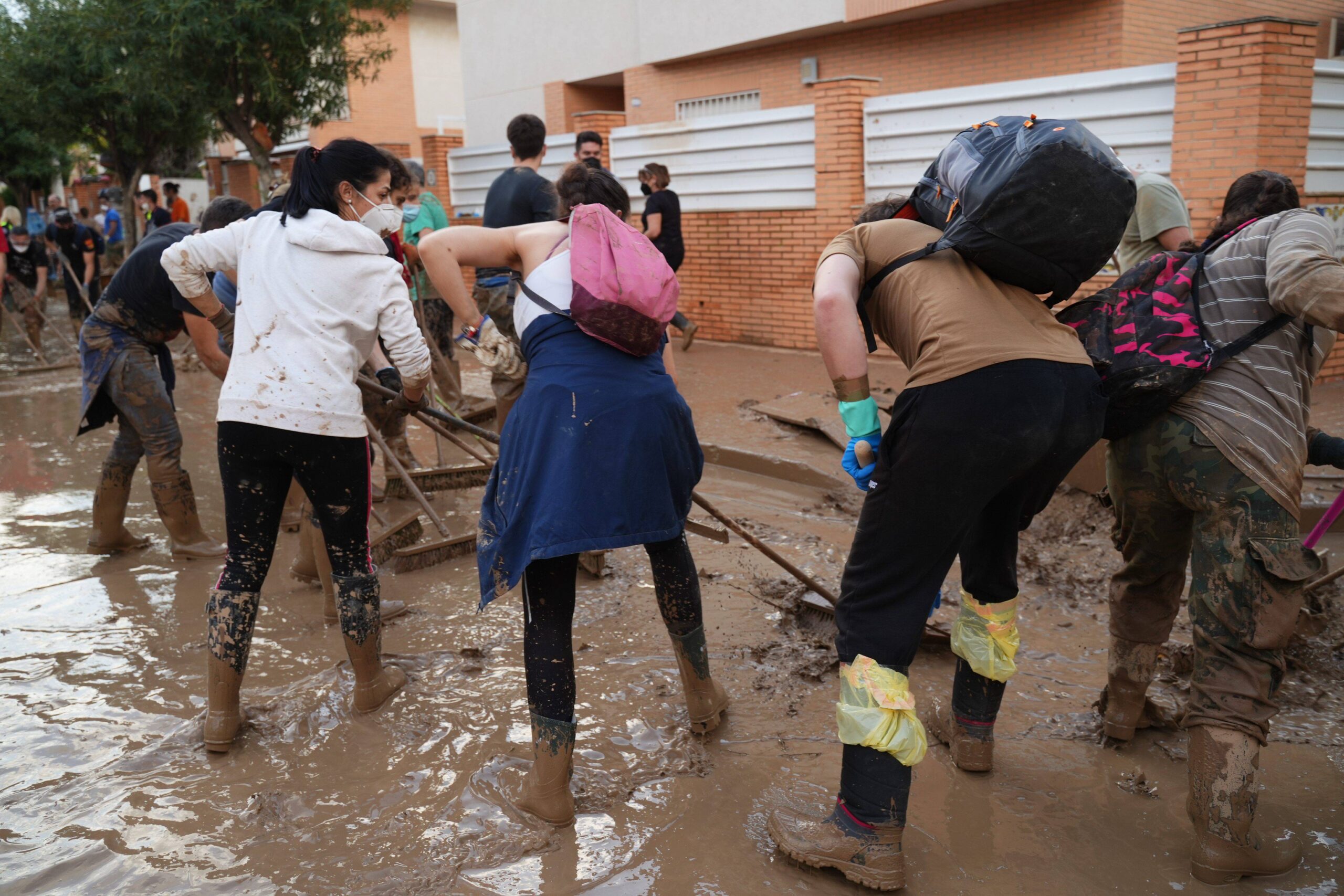 Disease fears in Valencia flood zones as first cases of Leptospirosis are detected