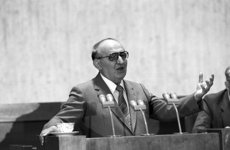 34 Years Ago on November 10 Bulgaria Embarked on Path to Democracy and Market Economy