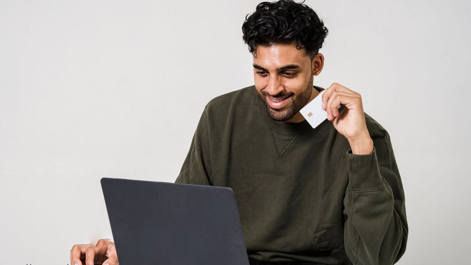 Credit Card: Can you build a personal brand with it? 6 key things to know