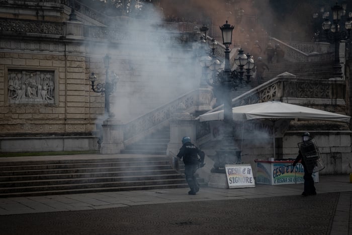 Bologna mayor accuses cabinet of 'sending blackshirts'