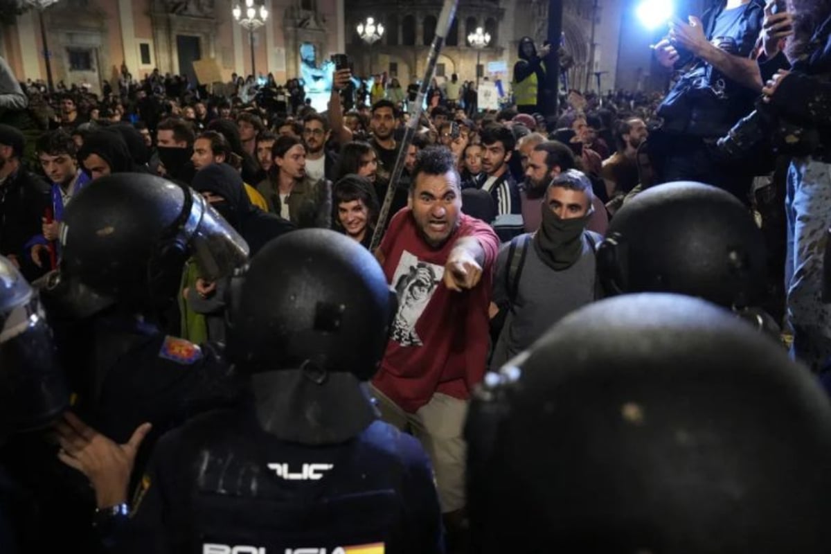 Nationwide protests in Spain over response to fatal flooding disaster