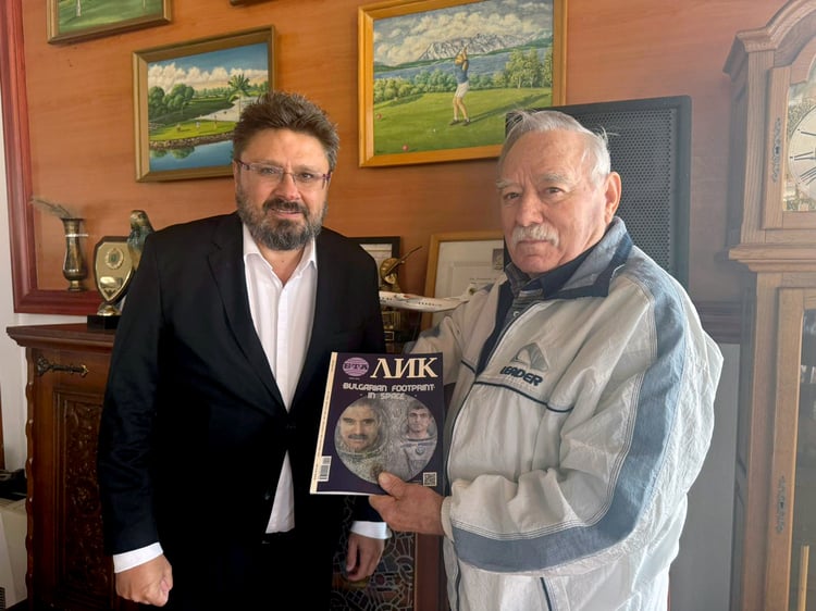 Bulgarian Cosmonaut Georgi Ivanov Presented with First English-Language Copy of BTA's LIK Magazine Inspired by 45th Anniversary of His Space Flight