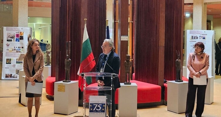 Exhibition Marking 155th Anniversary of Bulgarian Academy of Sciences Presented to Bulgarian Community, School in Strasbourg