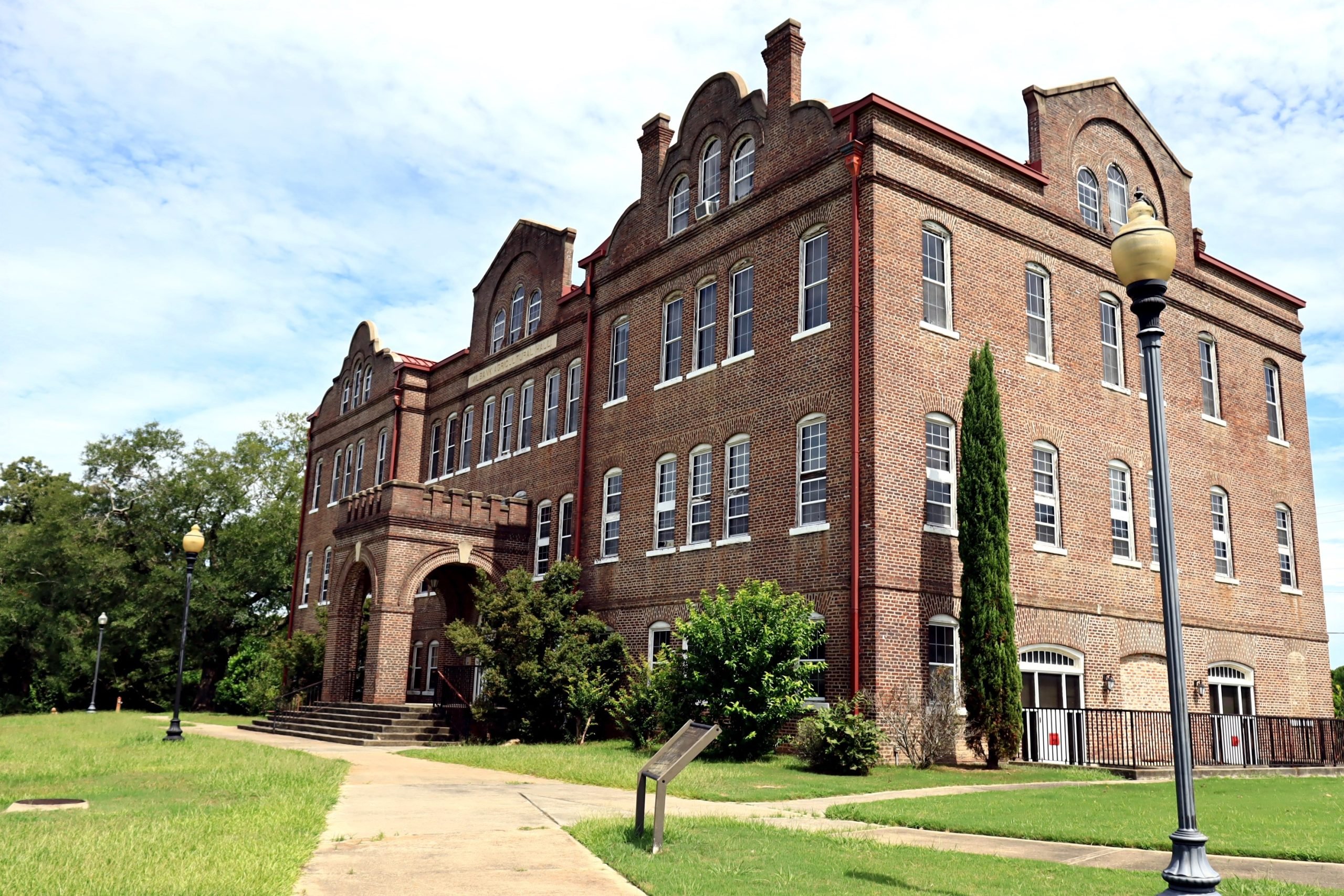 A person is dead and 16 are hurt after a shooting at Tuskegee University; 1 arrest made