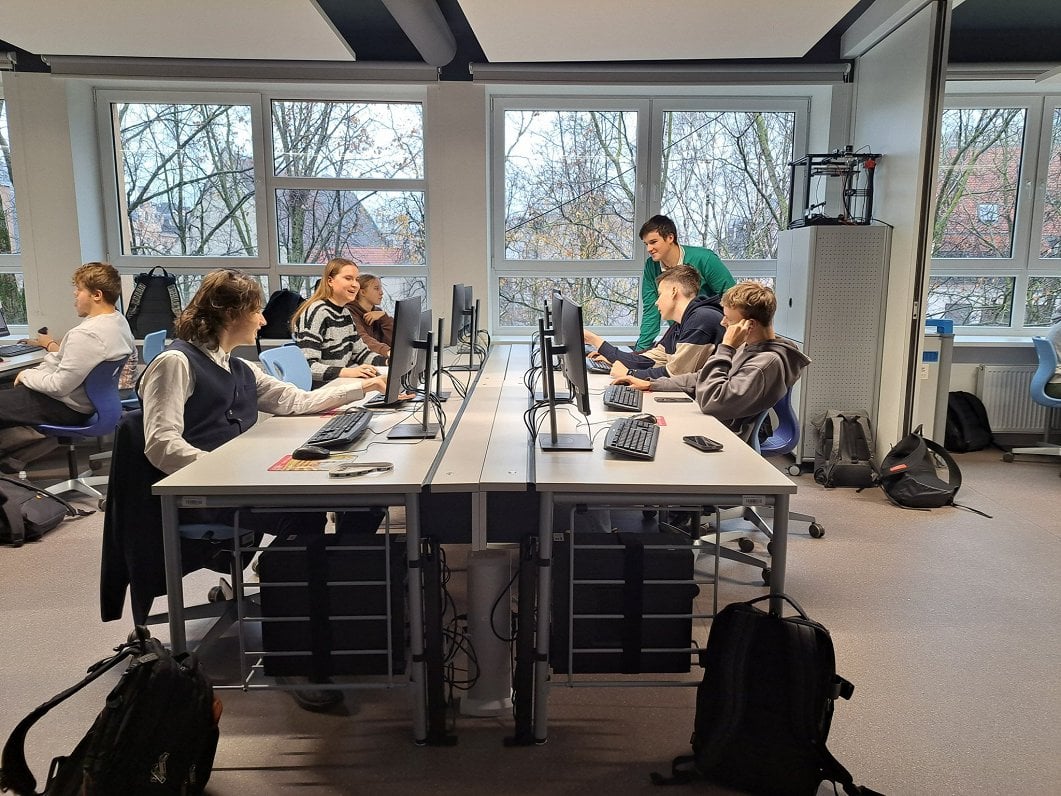 Latvian pupils do well in computer literacy test