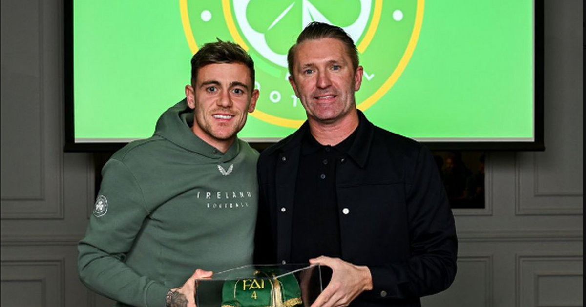 Robbie Keane welcomed into Ireland camp as he presents caps to players