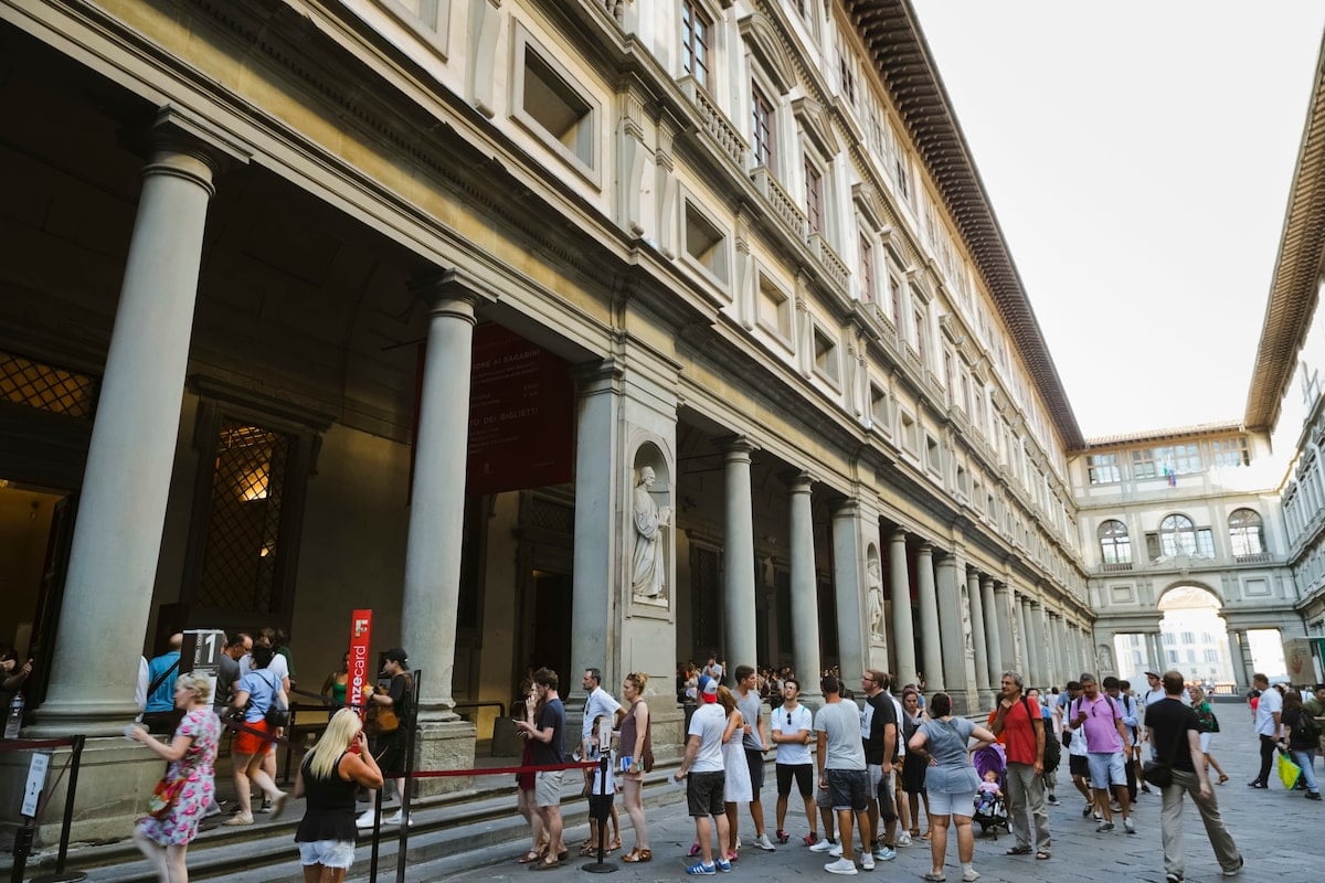 As Italy hosts G7 tourism ministers in Florence, the city is cracking down on tourists