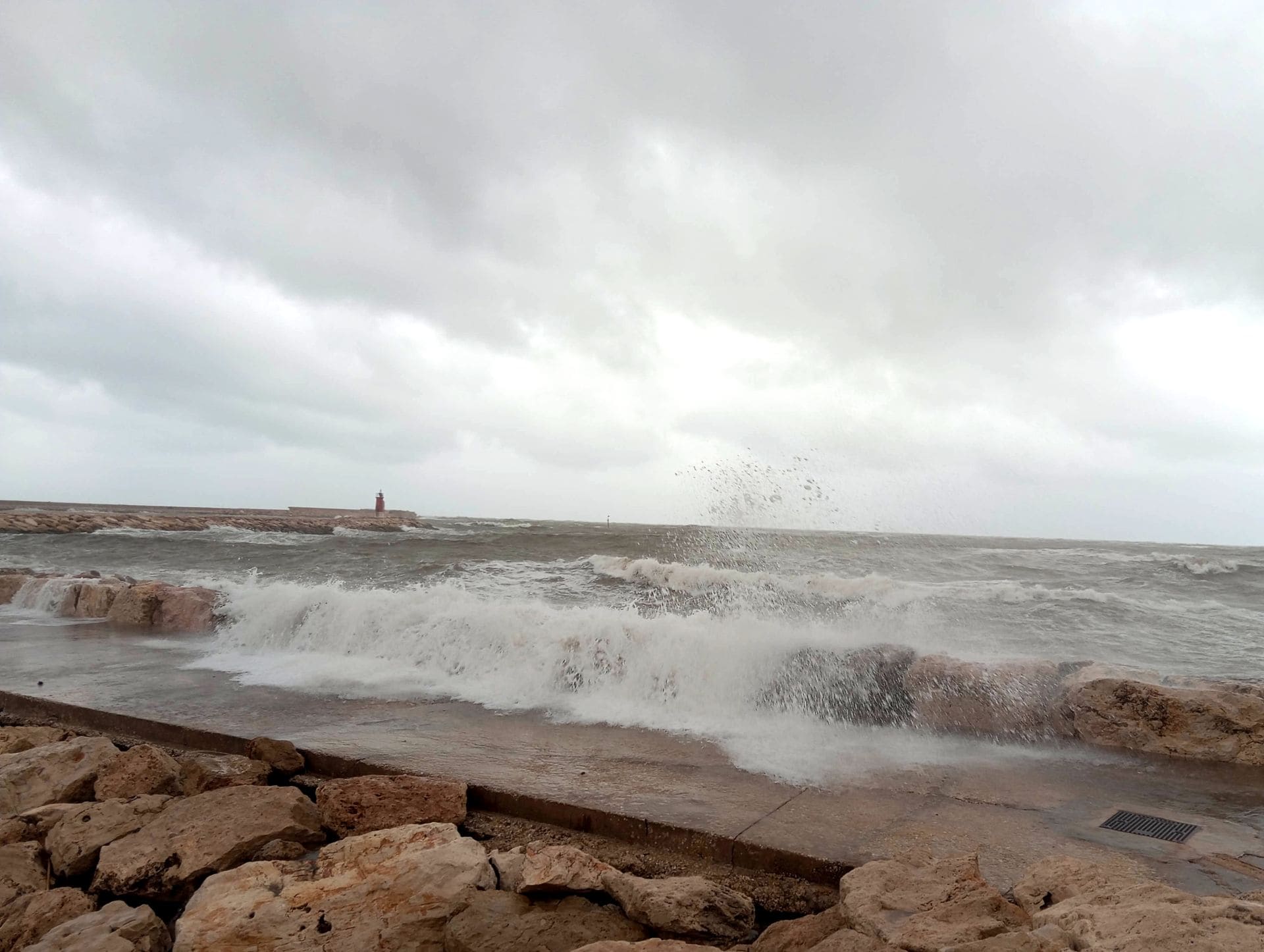 Watch: DANA reaches Alicante as flooding sparks road closures and worrying river surges