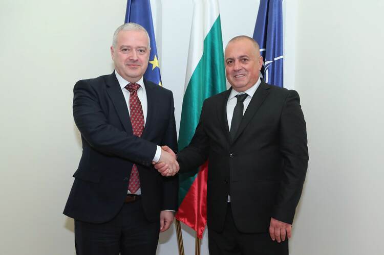 Bulgaria's Foreign Minister Meets with Chair of Defunct Bulgarian Culture Club in Bitola