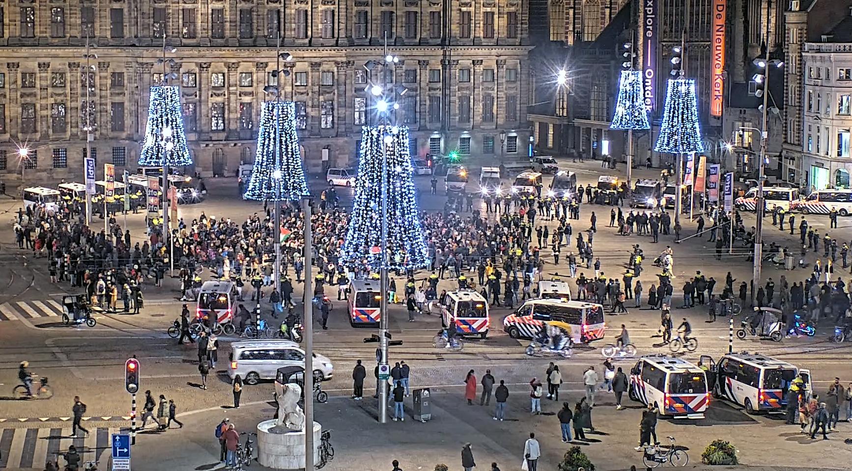 Riot warning in Amsterdam-Oost as banned pro-Palestinian protest forms on Dam Square