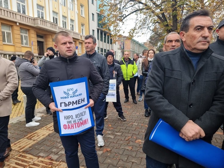 MRF-New Beginning Supporters Protest outside Parliament