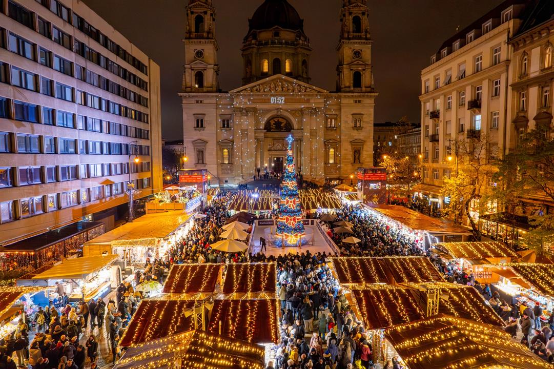 Budapest Christmas markets open with moderate prices and discounts for tourists today