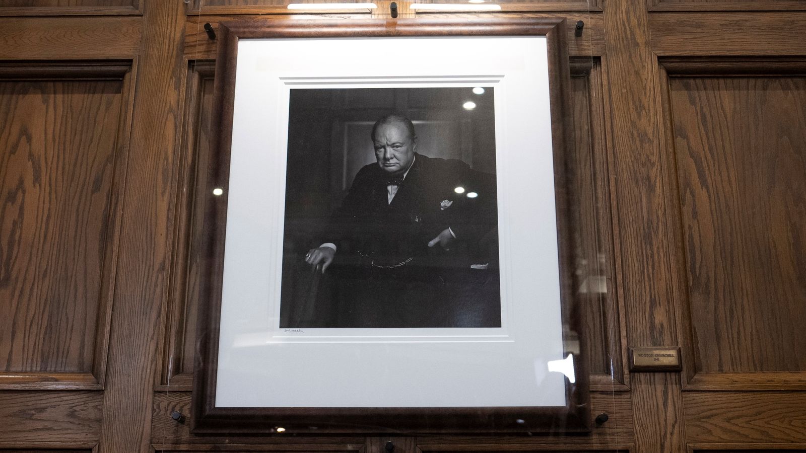 Stolen portrait of Winston Churchill that was swapped with forgery returned to Canadian hotel