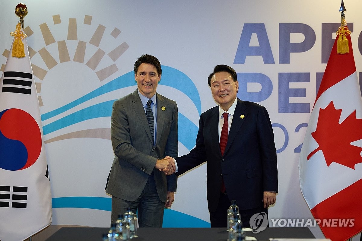 Yoon, Canada's Trudeau hold summit on sidelines of APEC