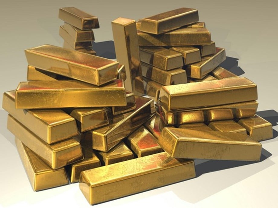 Gold Prices Tumble: Market Adjusts Amidst Strong Dollar and Inflation Concerns