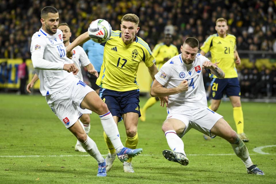 Gyokeres leads Sweden to Nations League win and the Dutch reach the knockout rounds