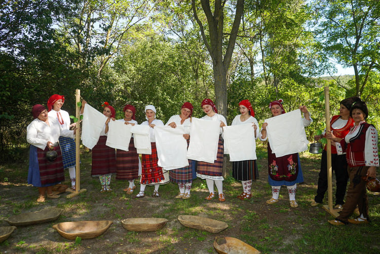 Shumen Region Nominates Wedding Cloth Washing Custom for Living Human Treasures